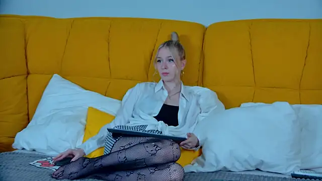 Snapshot of MiaGraces chatting on October 21, 2025, 8:20 pm MiaGraces online show from October 21, 2025, 8:20 pm