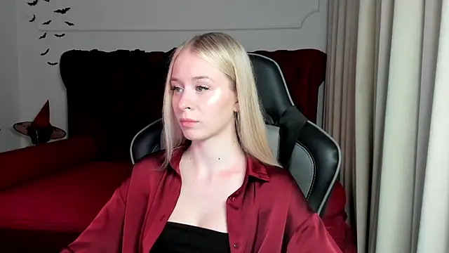 Snapshot of MiaGraces chatting on October 27, 2025, 6:45 pm MiaGraces online show from October 27, 2025, 6:45 pm