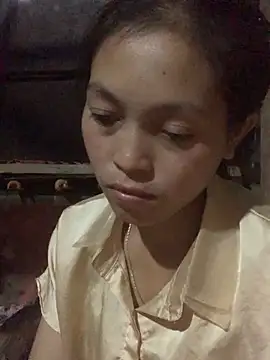 Snapshot of Halyy_xx chatting on October 14, 2025, 3:40 am Halyy xx online show from October 14, 2025, 3:40 am