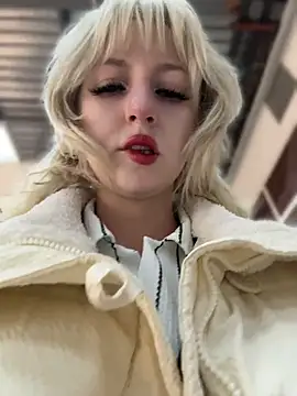 RonnieKiss online show from April 15, 2026, 8:54 am