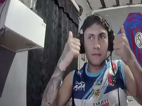 Miguel19971 online show from October 15, 2025, 6:35 am