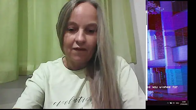 Snapshot of B_i_r_d_i_e chatting on September 21, 2025, 8:10 pm B i r d i e online show from September 21, 2025, 8:10 pm