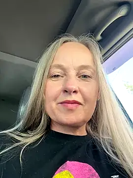 Snapshot of B_i_r_d_i_e chatting on September 22, 2025, 12:18 pm B i r d i e online show from September 22, 2025, 12:18 pm