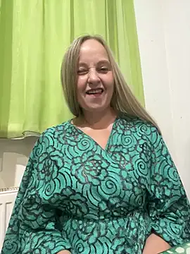 Snapshot of B_i_r_d_i_e chatting on September 23, 2025, 6:44 pm B i r d i e online show from September 23, 2025, 6:44 pm