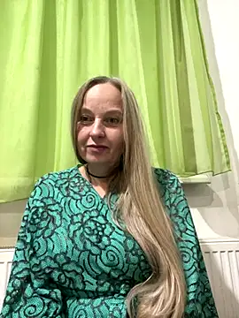 Snapshot of B_i_r_d_i_e chatting on October 1, 2025, 6:47 pm B i r d i e online show from October 1, 2025, 6:47 pm