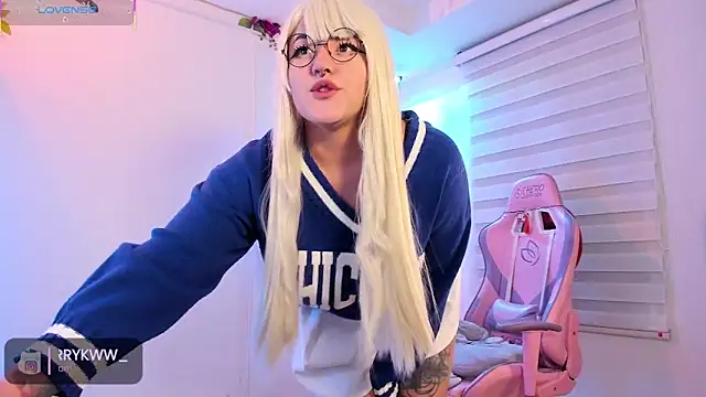 Snapshot of Berrykww_ chatting on September 30, 2025, 10:15 pm Berrykww  online show from September 30, 2025, 10:15 pm