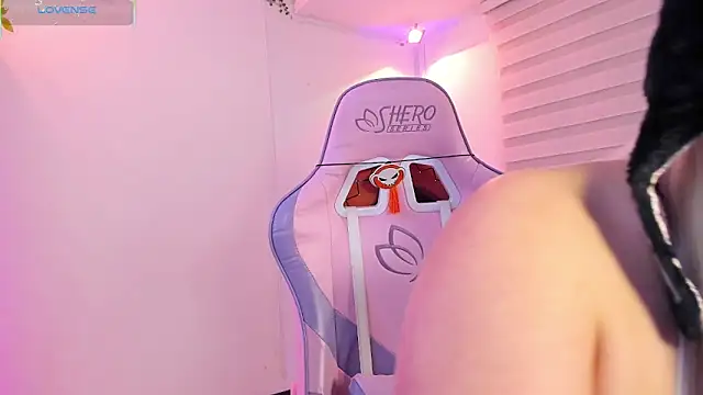 Snapshot of Berrykww_ chatting on October 4, 2025, 1:42 pm Berrykww  online show from October 4, 2025, 1:42 pm