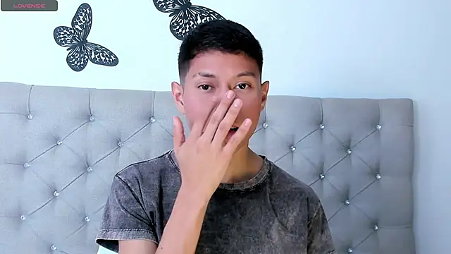 Snapshot of Little_liam chatting on October 14, 2025, 8:20 pm Little liam online show from October 14, 2025, 8:20 pm