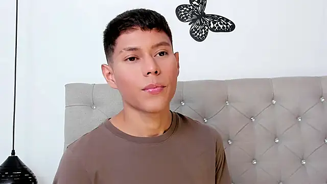 Snapshot of Little_liam chatting on October 28, 2025, 7:27 pm Little liam online show from October 28, 2025, 7:27 pm