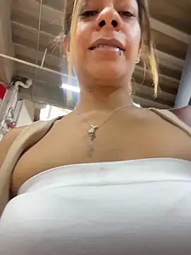 Snapshot of KatThomas chatting on November 17, 2025, 4:24 pm KatThomas online show from November 17, 2025, 4:24 pm