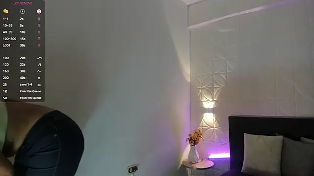 EmillyLim online show from April 9, 2026, 8:25 pm