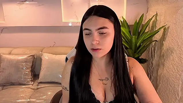 scarlett smith tp online show from December 17, 2025, 12:44 pm