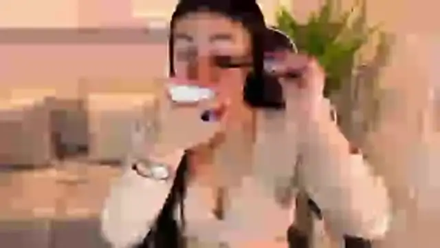 scarlett smith tp online show from December 18, 2025, 12:55 pm