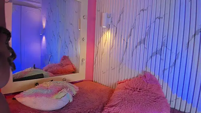 Missdionne curly online show from November 29, 2025, 10:51 am