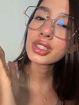 Snapshot of Julieta_Duque chatting on May 17, 2026, 3:04 am Julieta Duque online show from May 17, 2026, 3:04 am