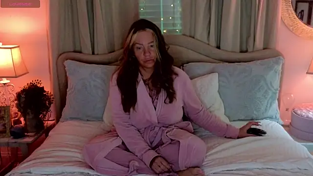 STIFFLERSMOMM online show from April 25, 2026, 11:35 am