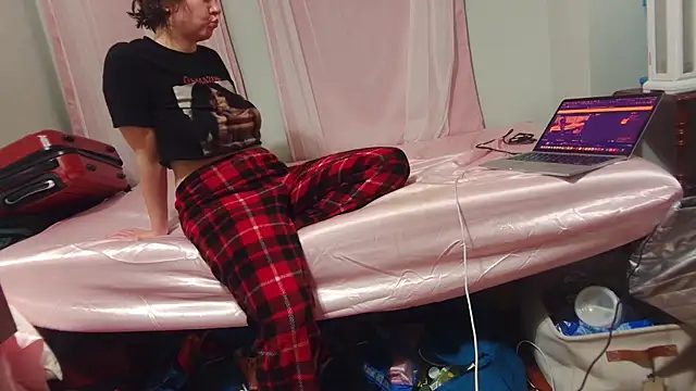 dancerbb online show from December 23, 2025, 4:43 am