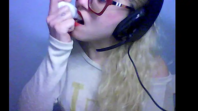 BlondieTami online show from October 10, 2025, 5:01 pm