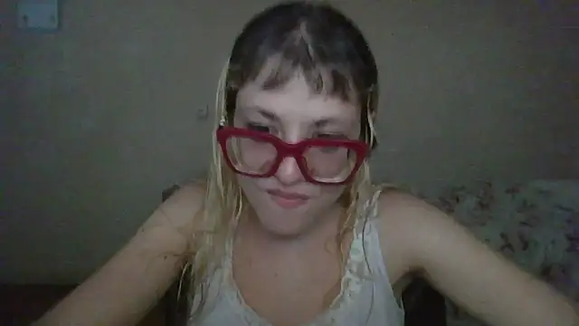 BlondieTami online show from February 3, 2026, 11:32 pm