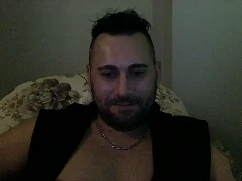 izlebeni  online show from November 16, 2025, 7:41 pm