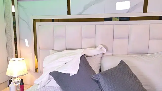 samanthaa sm online show from December 19, 2025, 12:01 pm