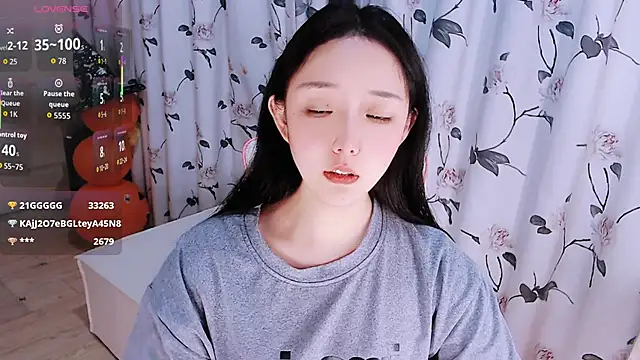 Niannian- online show from November 5, 2025, 5:13 pm