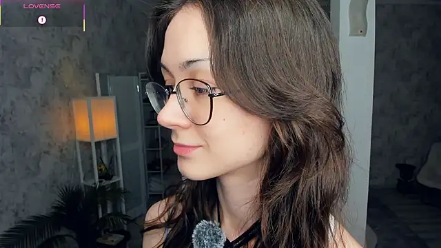 ReneeLippeatt online show from February 7, 2026, 7:17 pm