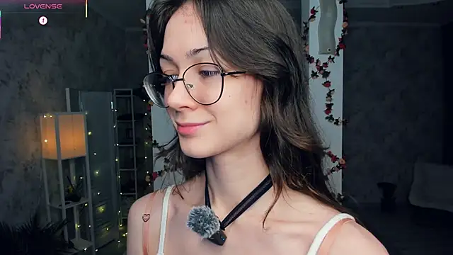 ReneeLippeatt online show from February 15, 2026, 7:21 pm