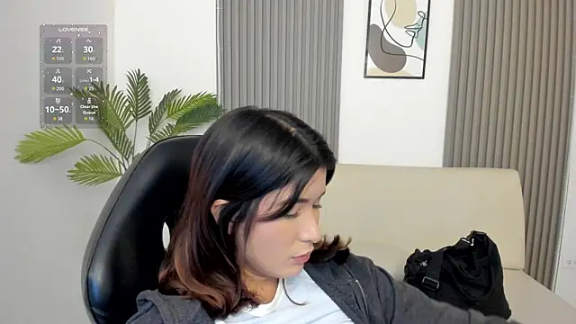 emiilyy cute online show from October 14, 2025, 12:17 pm
