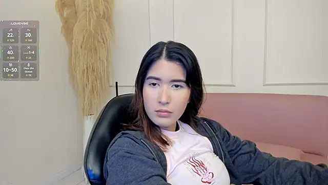 emiilyy cute online show from October 18, 2025, 12:28 pm