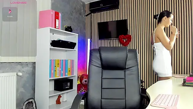 Snapshot of OfficeGirls chatting on March 19, 2026, 6:34 pm OfficeGirls online show from March 19, 2026, 6:34 pm