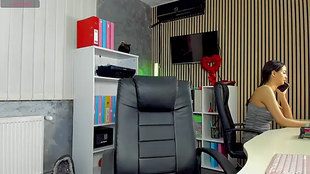 Snapshot of OfficeGirls chatting on April 2, 2026, 5:32 pm OfficeGirls online show from April 2, 2026, 5:32 pm