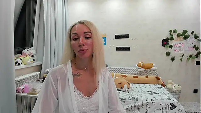 Snapshot of AlisiaCat chatting on July 19, 2026, 8:12 pm AlisiaCat online show from July 19, 2026, 8:12 pm