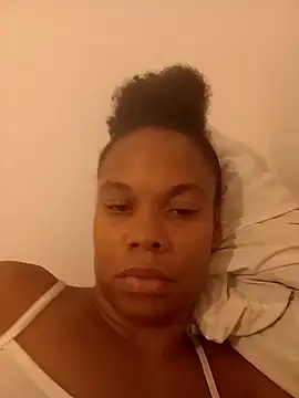 Snapshot of PrettahSantos chatting on October 15, 2025, 11:49 pm PrettahSantos online show from October 15, 2025, 11:49 pm