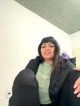 Snapshot of Bulma04 chatting on October 28, 2025, 5:15 pm Bulma04 online show from October 28, 2025, 5:15 pm