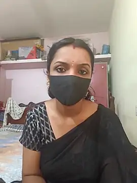Snapshot of Tamil_Swathi chatting on April 17, 2026, 5:10 am Tamil Swathi online show from April 17, 2026, 5:10 am