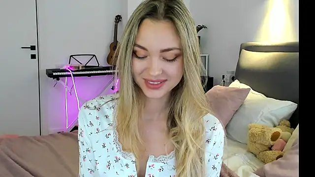 Snapshot of Kelly__Gray chatting on April 8, 2026, 7:14 pm Kelly Gray online show from April 8, 2026, 7:14 pm