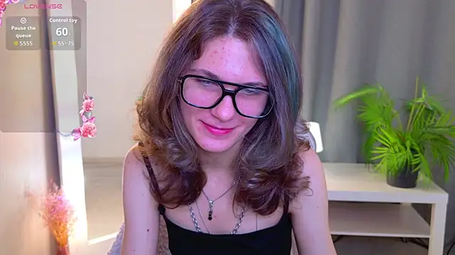 Snapshot of CipherellaFure chatting on October 16, 2025, 1:23 pm CipherellaFure online show from October 16, 2025, 1:23 pm