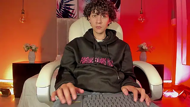 Helios Obscuro online show from November 9, 2025, 3:05 am