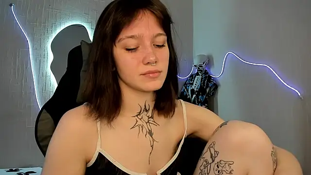 Snapshot of Elastikisss chatting on April 3, 2026, 4:21 am Elastikisss online show from April 3, 2026, 4:21 am