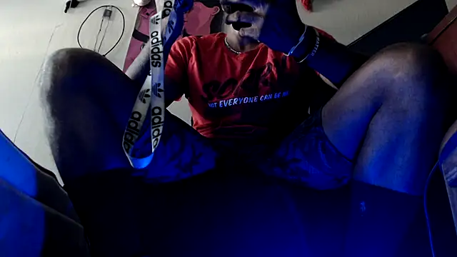 214KingLonggg online show from May 20, 2026, 11:22 pm