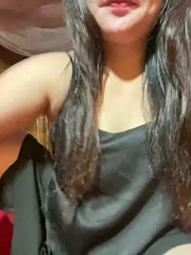 violet-00 online show from May 7, 2026, 3:23 am