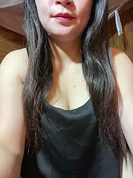 violet-00 online show from May 15, 2026, 11:01 pm