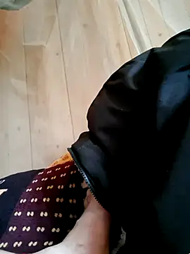 xuxulovezz online show from April 6, 2026, 5:41 am