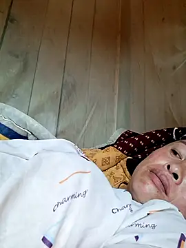 xuxulovezz online show from April 14, 2026, 5:02 am