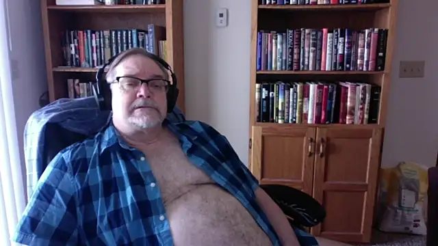 Vinyl22xh online show from April 13, 2026, 6:24 pm