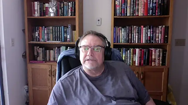 Vinyl22xh online show from April 16, 2026, 10:01 pm