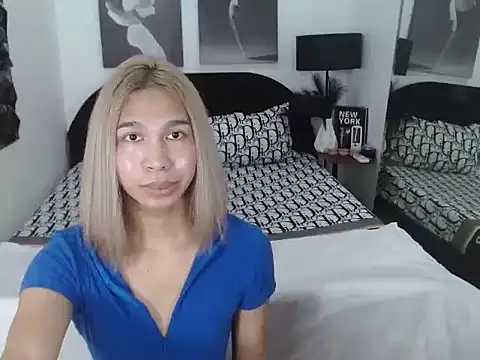 Snapshot of Yuriidelaveigne chatting on October 4, 2025, 6:00 am Yuriidelaveigne online show from October 4, 2025, 6:00 am