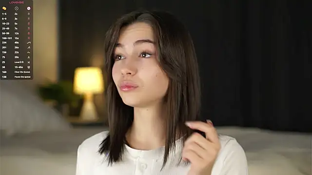 LettySlovacek online show from November 4, 2025, 4:33 am