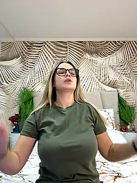 KellyHayden online show from October 17, 2025, 10:29 am